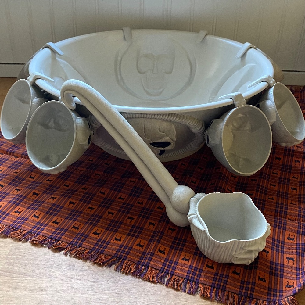 Vintage Halloween Skull Punchbowl Cups Ladle 90s Retro Easter Unlimited